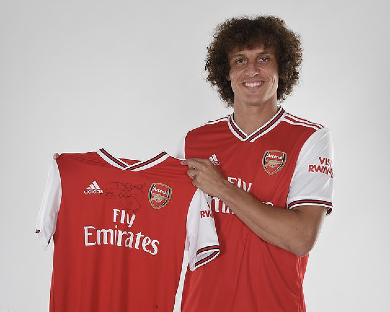 蓝军球迷：路易斯本是我们的英雄，他玷污了蓝军的遗产