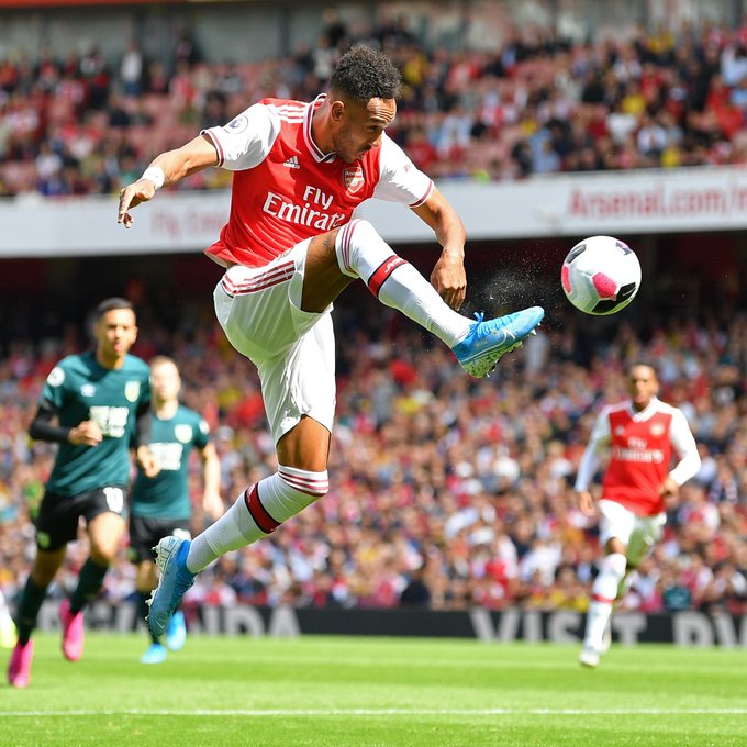 GIF：奥巴梅扬内切远射破门，<a href=https://www.310bf.com/tags-%E9%98%BF%E6%A3%AE%E7%BA%B3-0.html target=_blank class=infotextkey>阿森纳</a>2-1伯恩利