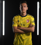 阿森纳官推鼓励厄齐尔：最重要的是自信和获得乐趣