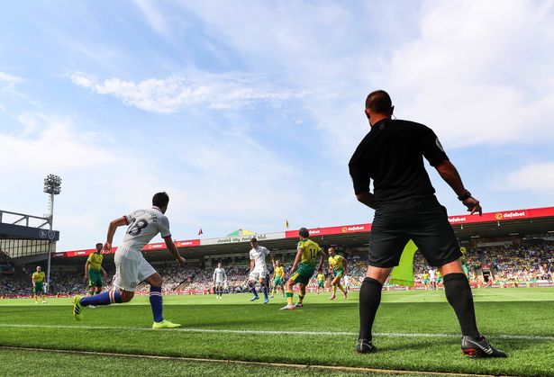 镜报：FIFA成立相关研究部门，未来或用机器人取代边裁