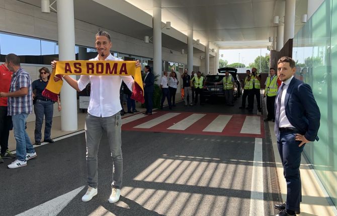 官方：斯莫林抵达罗马，完成体检即将加盟