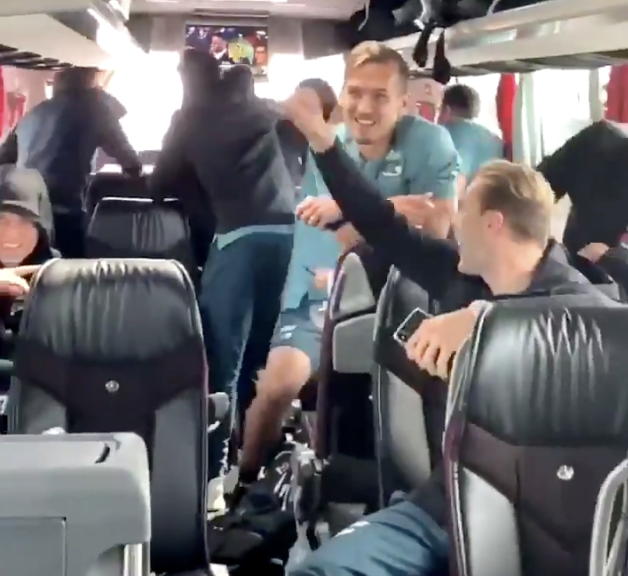 笑到变形！阿尔克马尔球员听说抽到<a href=https://www.310bf.com/tags-%E6%9B%BC%E8%81%94-0.html target=_blank class=infotextkey>曼联</a>，大喊“要晋级”