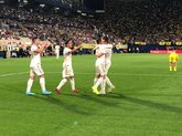 GIF：卡瓦哈尔助攻贝尔推射破门，皇马扳平比分