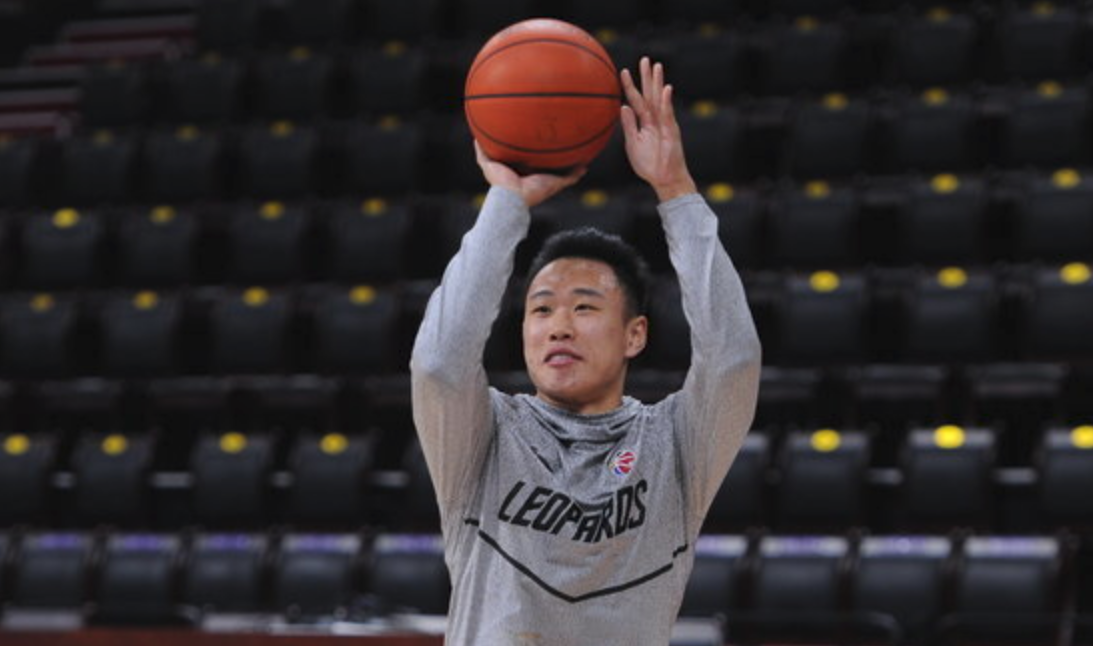 贺希宁:防守帮助我们赢得胜利,球队还需要时间磨合