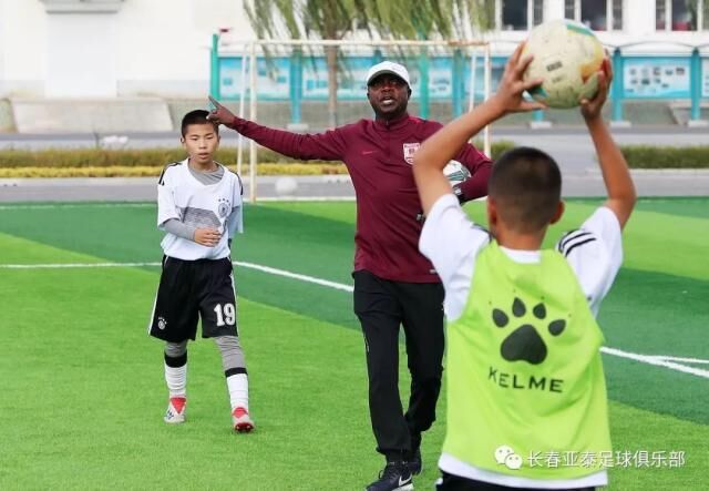 前泰达外助
佐拉中文受访:加盟亚泰青训因喜爱中国
