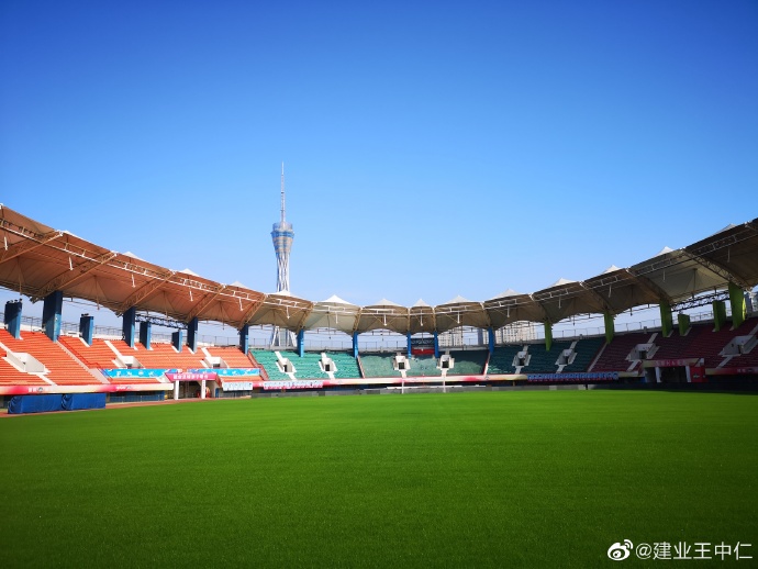 二图流:如地毯普通,河南建业主场草皮翻新