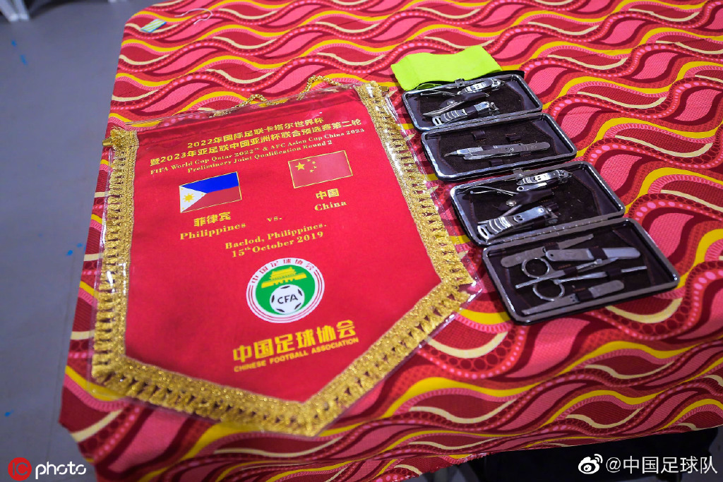 中国之队官方:国足更衣室准备就绪,今晚我们并肩战斗