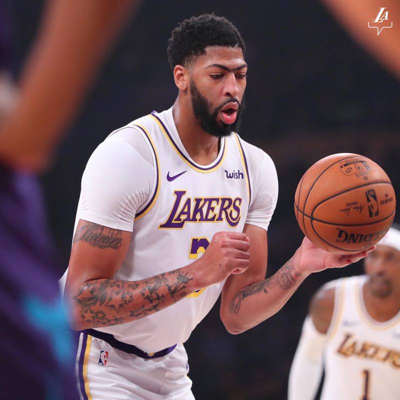 [流言板]安东尼-戴维斯的肩膀有酸痛感,但确认出战今日比赛