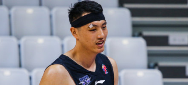 翟晓川训练时眉骨受伤缝了9针:没事,不影响比赛