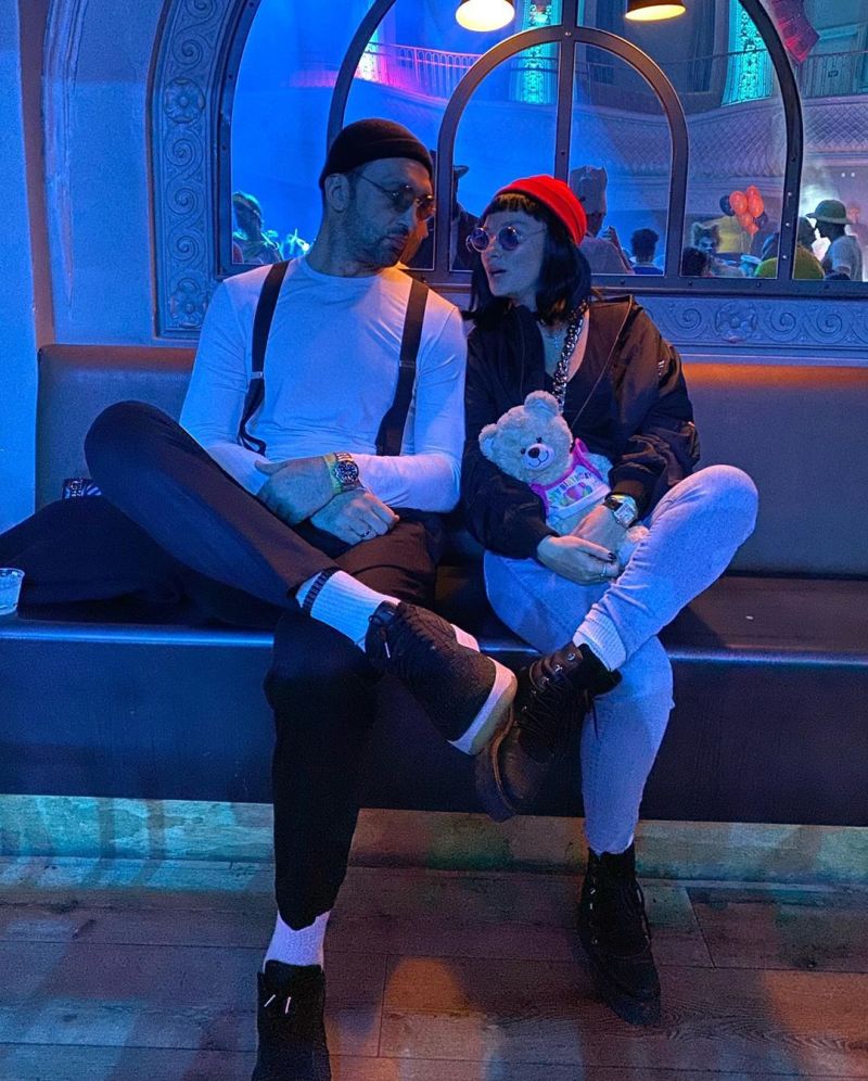 [流言板]帕楚里亚更新社媒展示自己与妻子的万圣节装束