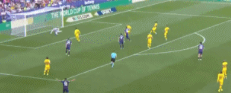 GIF：<a href=https://www.310bf.com/tags-%E5%B7%B4%E8%90%A8-0.html target=_blank class=infotextkey>巴萨</a>后防接连失误，莱万特扳平<a href=http://bf.310bf.net target=_blank class=infotextkey>比分</a>