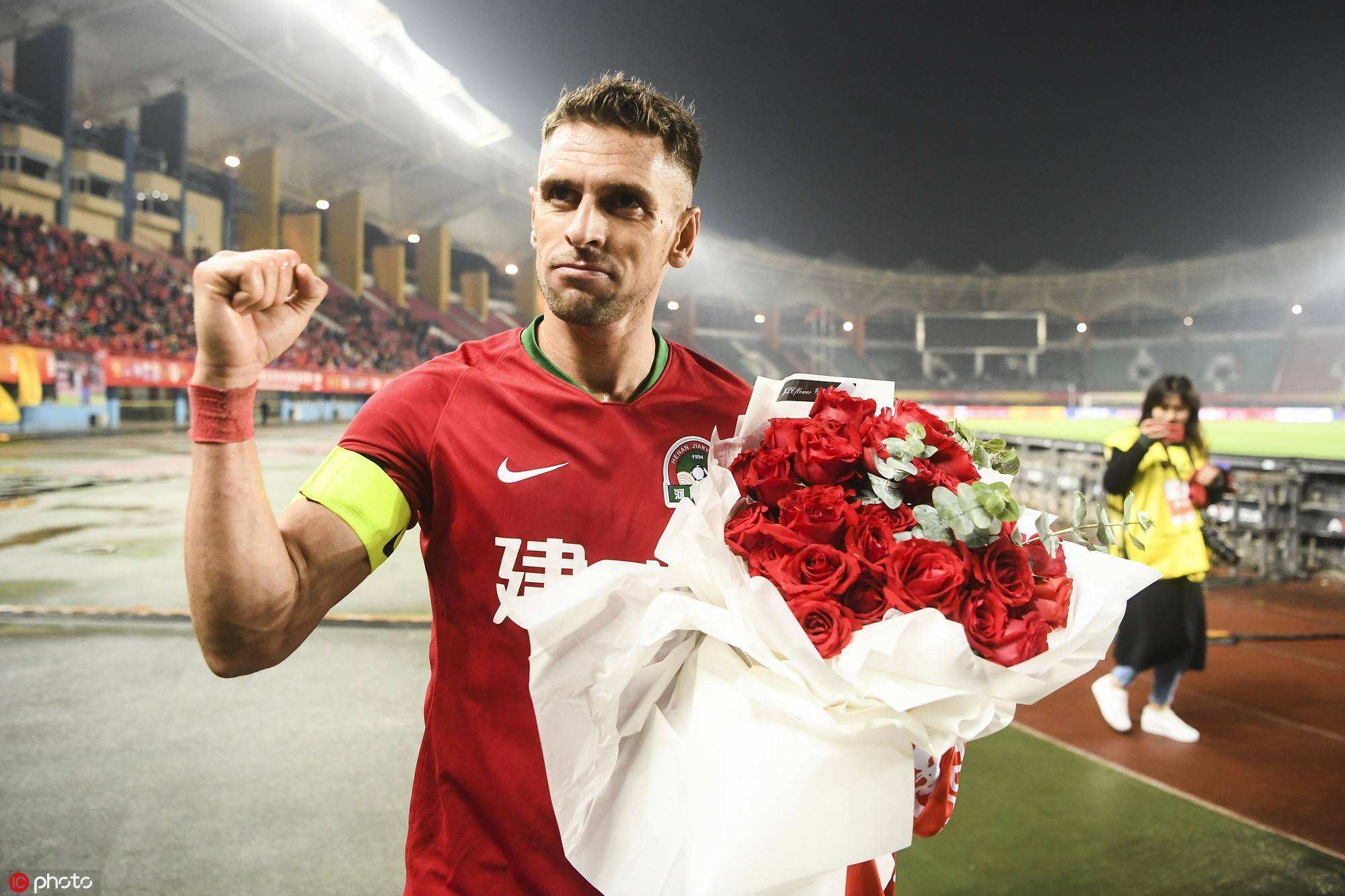 归化伊沃反映足协心态:急进世界杯"选援"标准一降再降