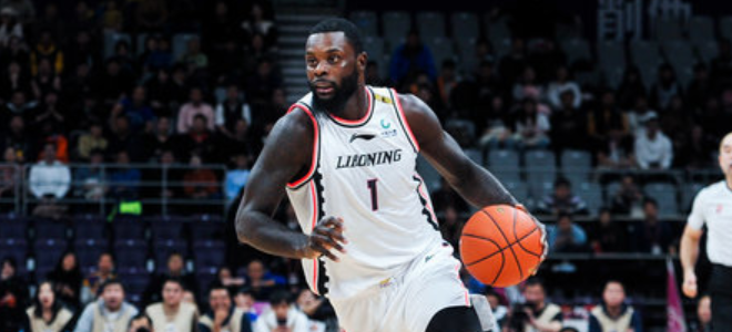 史蒂芬森吐槽被吹罚两次运球:他们不配合我的