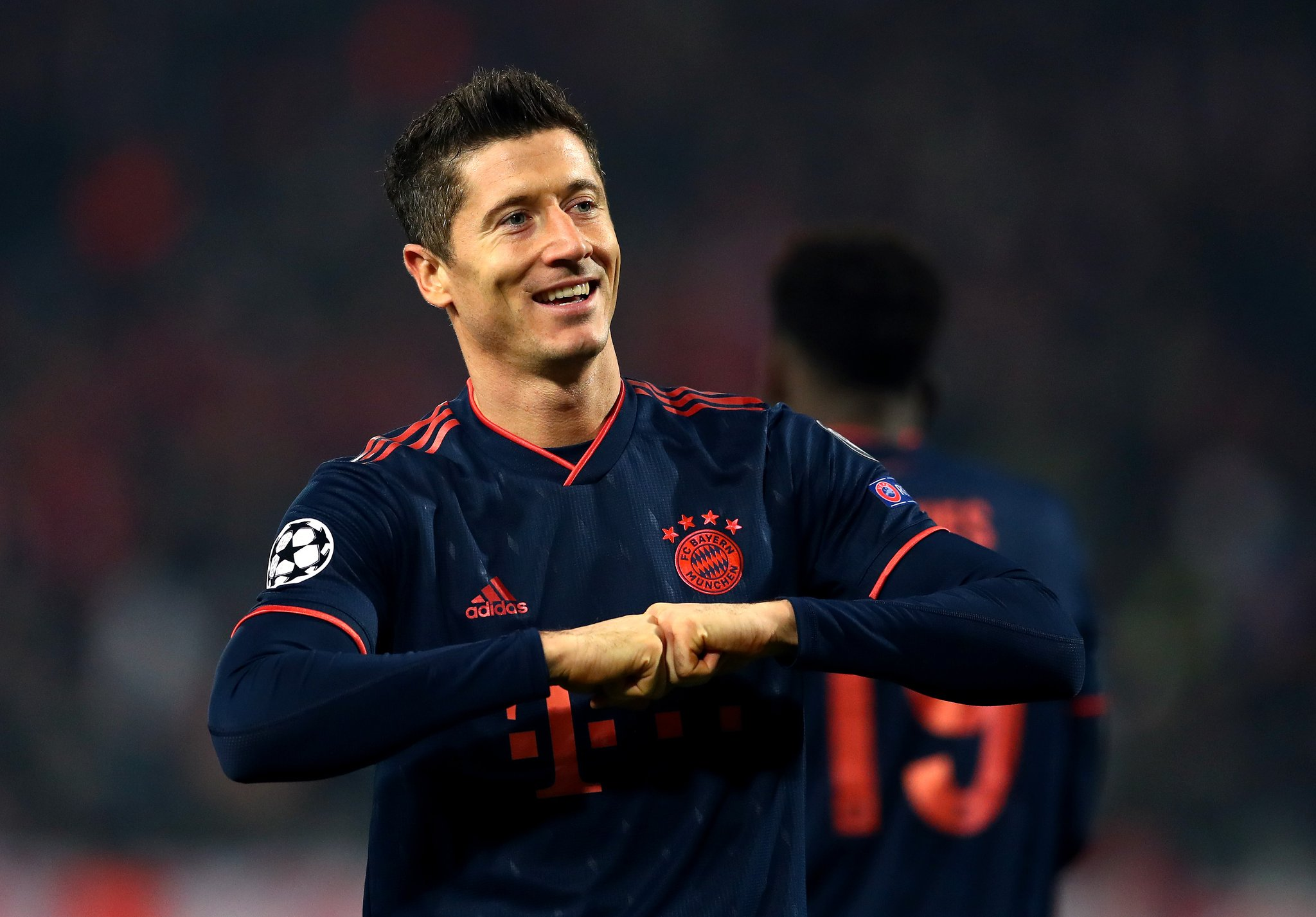 gif:托利索助攻,莱万门前捅射梅开二度_虎扑足球