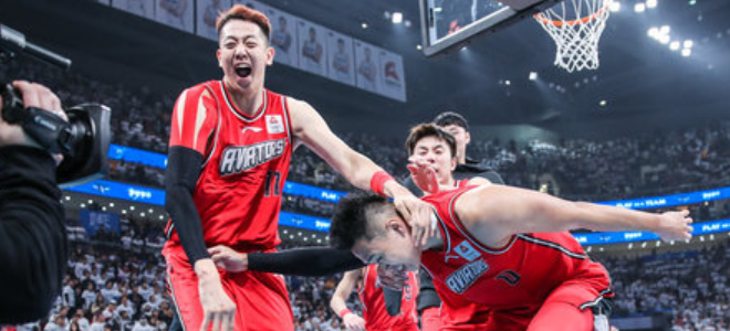 沈梓捷:小贺投进后大家忙着庆祝,没有及时采取犯规战术