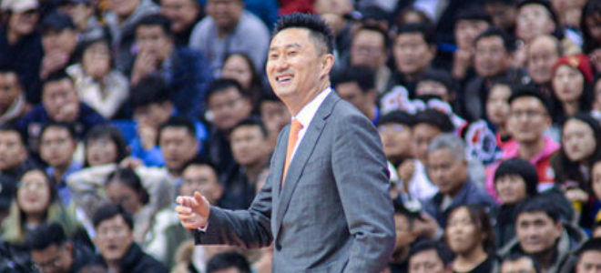 杜锋:孙铭徽进步很大,中生代和年轻球员都在观察之内