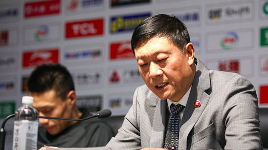 李秋平:今晚外援表现平平,连续输球对我们士气影响很大