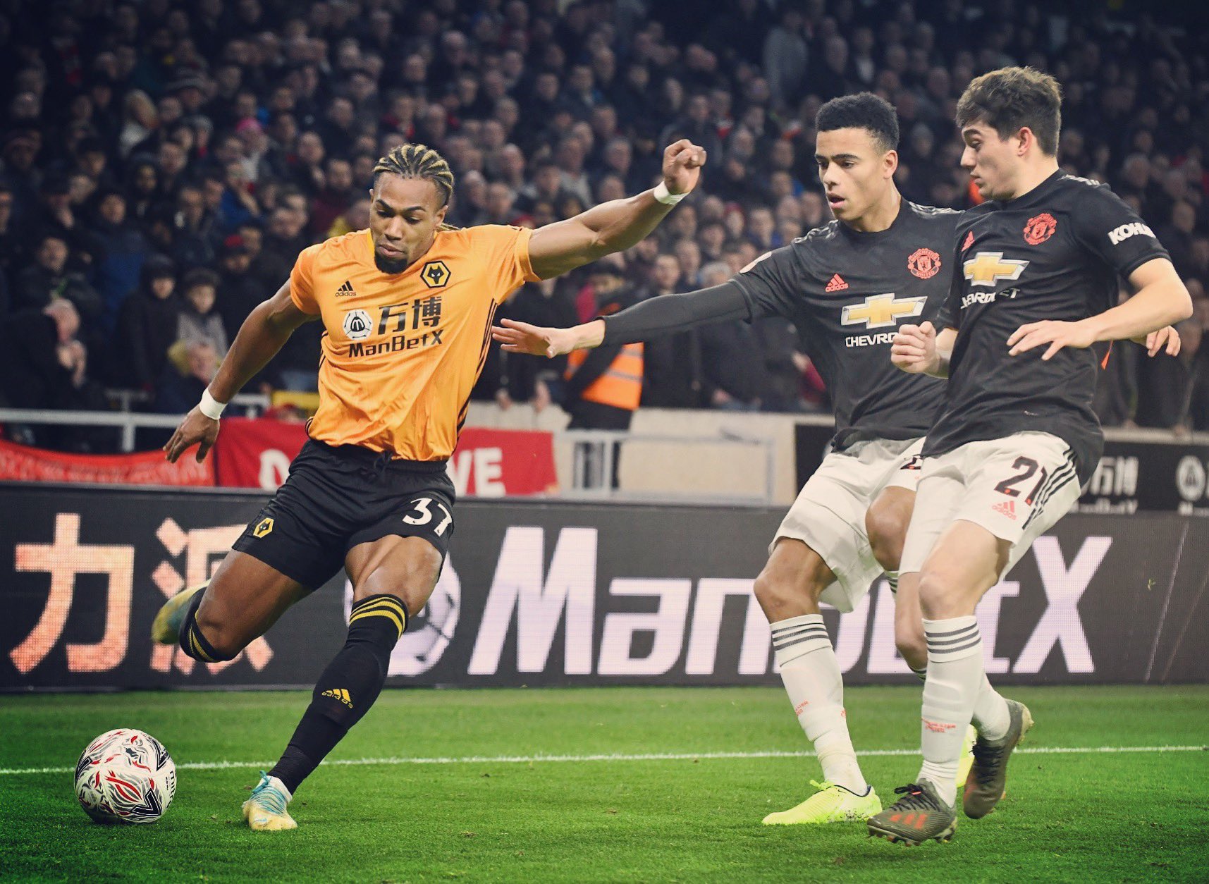 虎扑1月5日讯 在今天凌晨结束的足总杯比赛中,狼队0-0战平曼联.