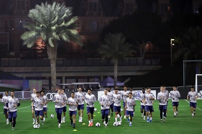 一图流：拜仁抵达卡塔尔多哈，进行首堂训练课