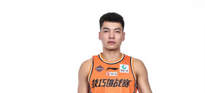 山东男篮后卫陈培东击败王俊杰拿下CBA技巧挑战赛冠军