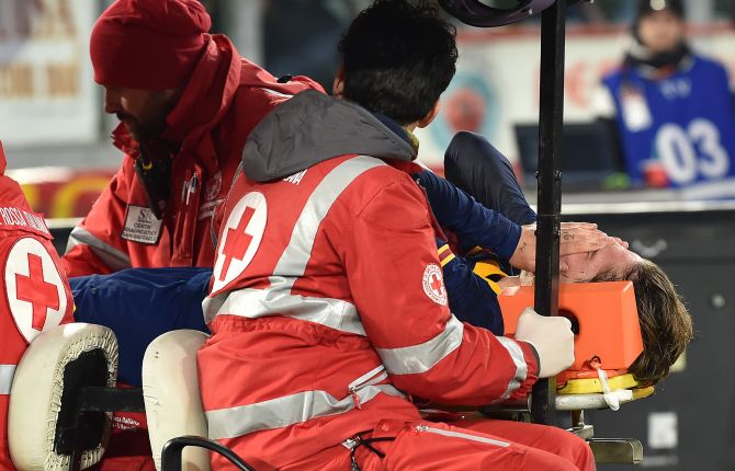 官方：扎尼奥洛右膝前十字韧带撕裂，周一接受手术