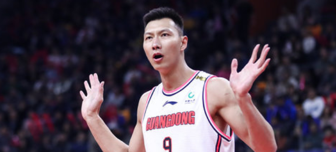 可靠的大哥!易建联上半场投篮11中9砍下21分