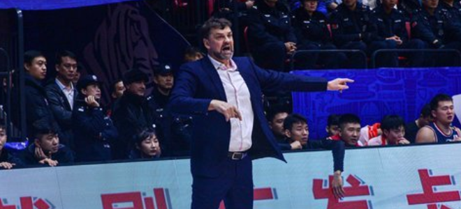 伊戈尔直言获胜原因:尽量去模仿杜锋的风格