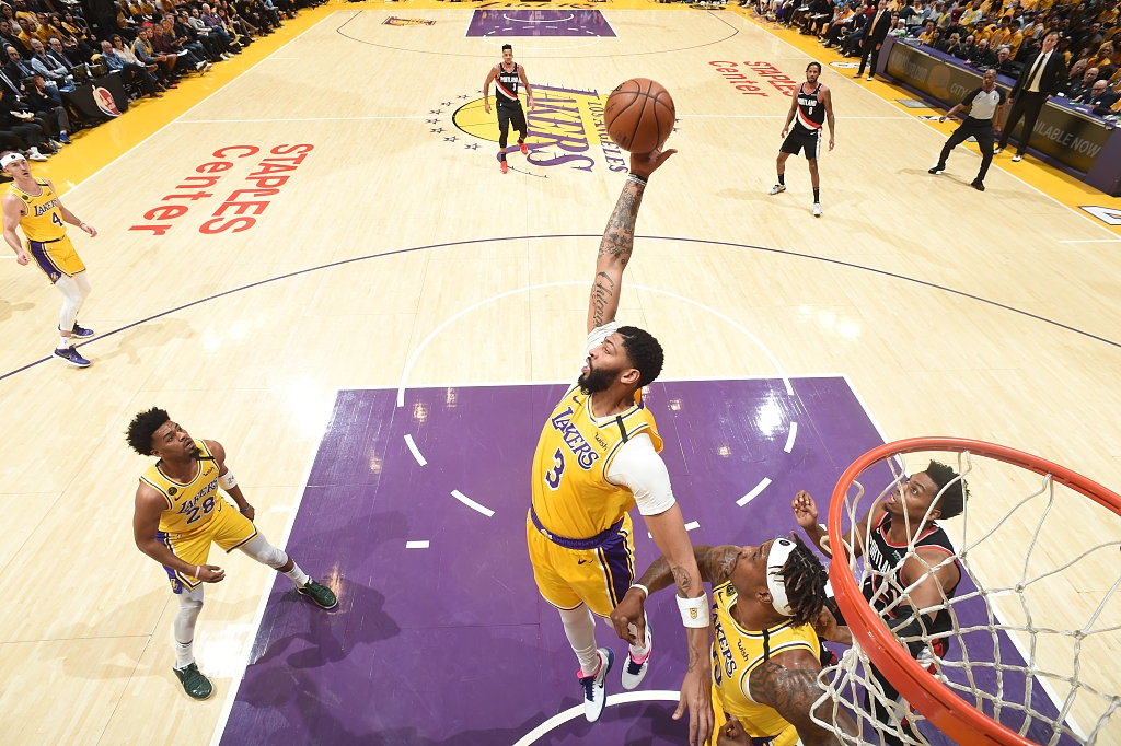 戴维斯空砍37分15篮板6助攻1抢断5盖帽】