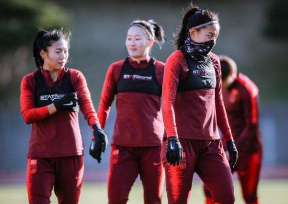 中国女足已一周多未触球，队长：要笑呀打败一切困难