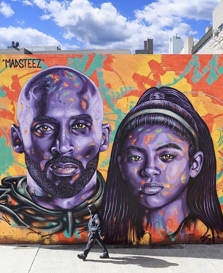 塗鴉藝術家在洛杉磯街頭創作塗鴉來懷念科比和吉安娜 運動 第1張