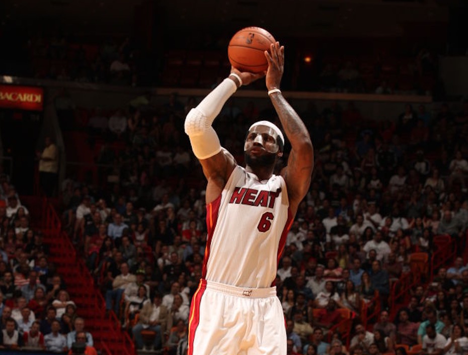 畅影无限资讯提供:【历史上的今天:"面具詹"得到职业生涯最高的61分】