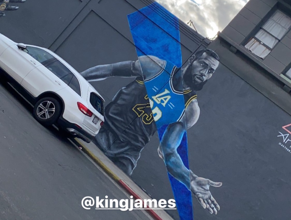 栩栩如生！詹姆斯Ins转发洛杉矶街头自己的壁画并致谢