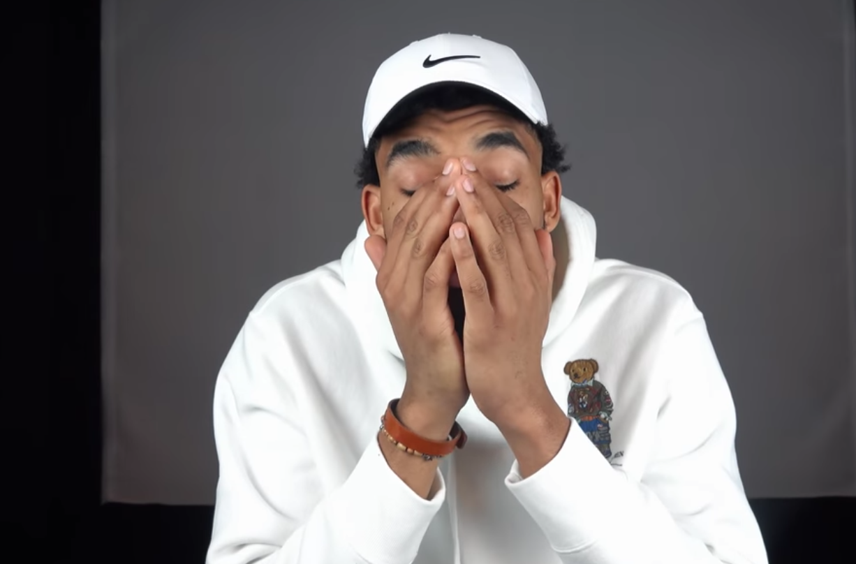 唐斯母亲因感染新冠目前仍在重症监护室，其情况尚未好转