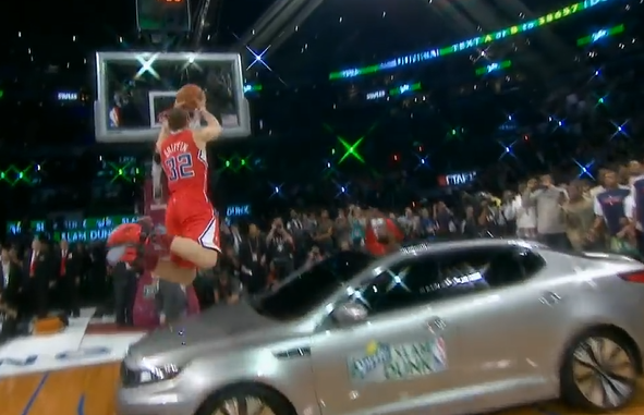 [视频]名场面！格里芬飞跃豪车扣篮，荣膺扣篮王