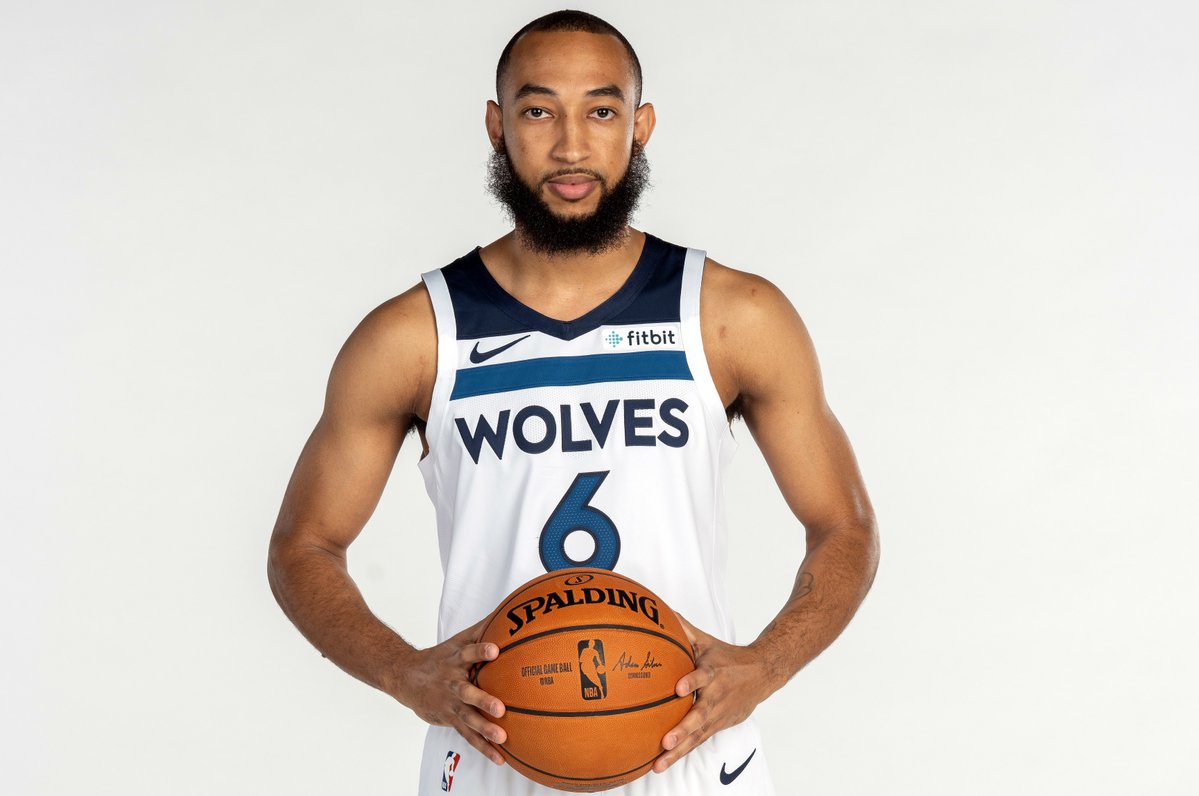 NBA官方推特祝森林狼球员乔丹-麦克劳克林24岁生日快乐