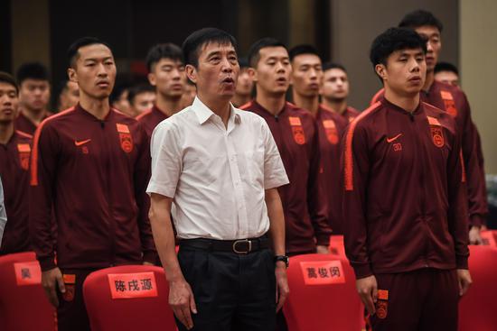 陈戌源激励国足：提高自己，争取成为中国足球真正榜样