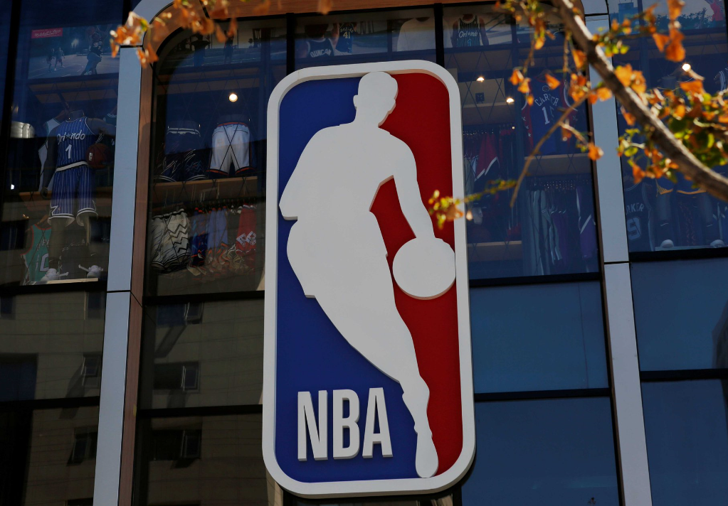 媒体人晒特朗普二月和四月言论反差，多位NBA记者转发