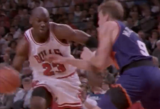 不可阻挡！93年总决赛G4，乔丹狂砍55分8板4助攻