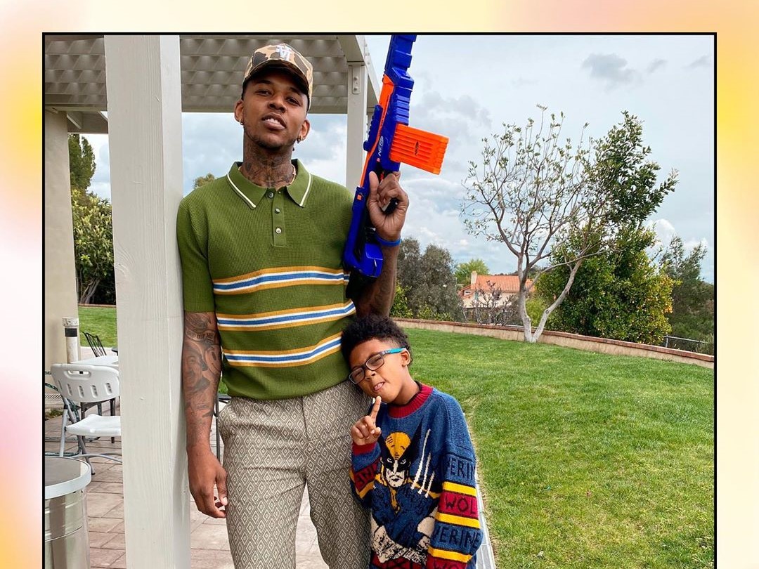 坏孩子军团的领袖！尼克-杨Ins晒与小朋友合照