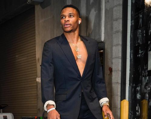 威少与朋友公司合作捐420万个口罩和其他个人防护设备