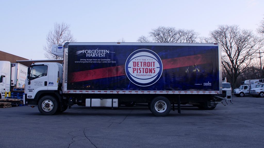 抗击疫情！活塞使用卡车为大底特律地区送去食物