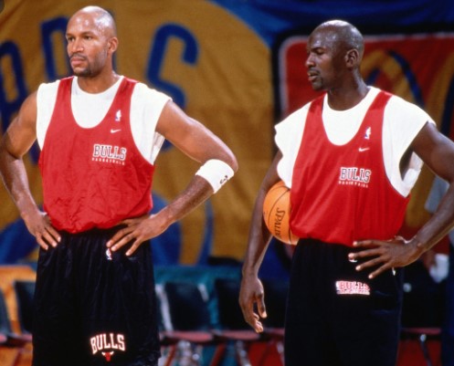 罗恩-哈珀：新秀赛季去乔丹家打牌，还拿走了他十套训练服