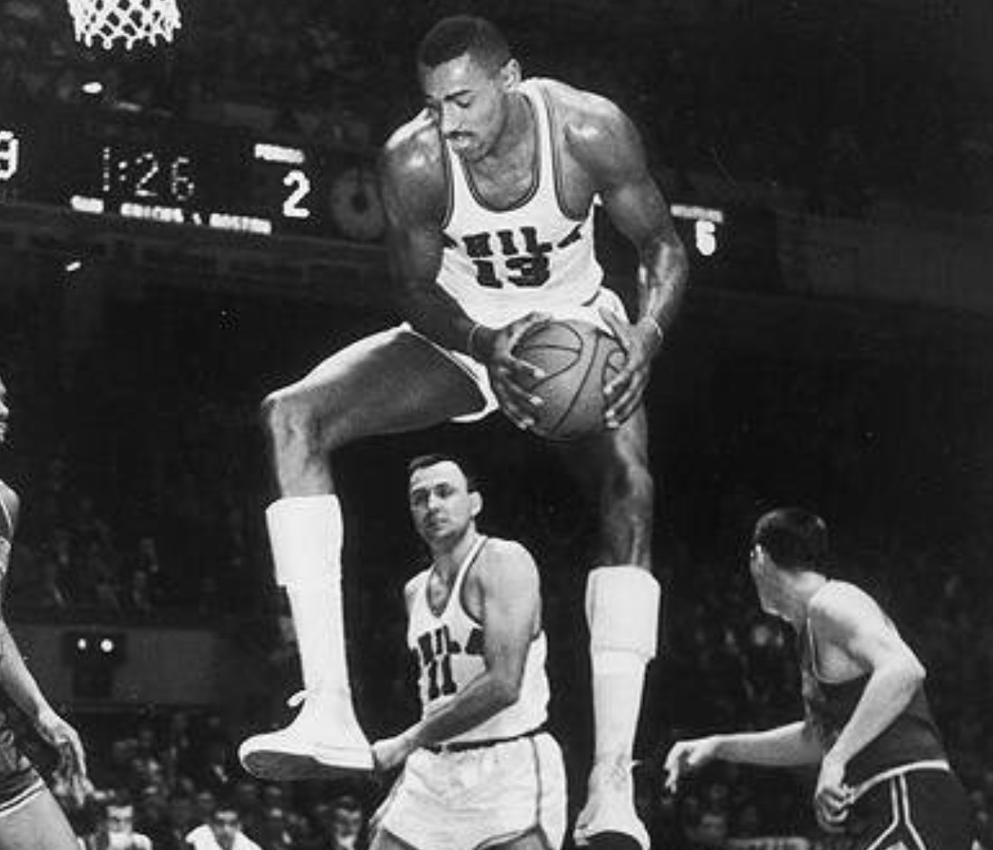 53年前的今天，张伯伦总决赛上半场独砍28篮板刷新纪录