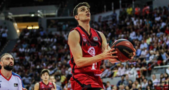 西班牙控卫卡洛斯-阿洛森还没排除参加今年选秀的可能