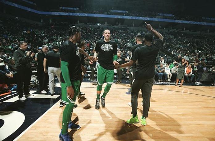 丹尼尔-泰斯晒赛场图:想念与球队一起打的比赛