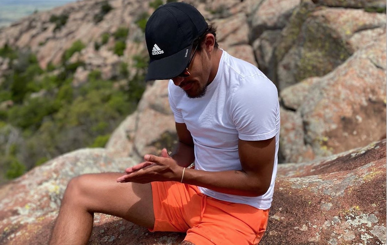 特雷-杨在社交媒体晒出登山照片：很高兴能在隔离期间远足