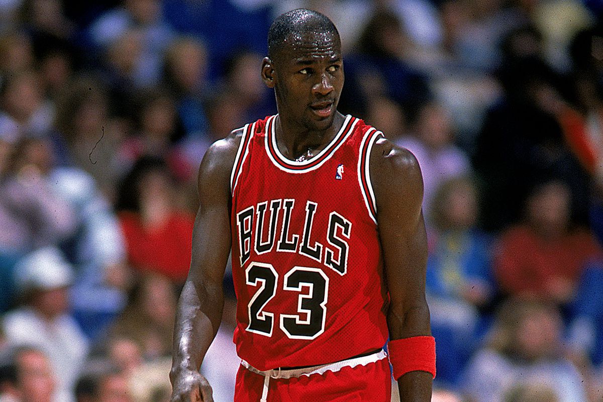 1988年今天，乔丹季后赛连续两场至少得到50分，历史唯一