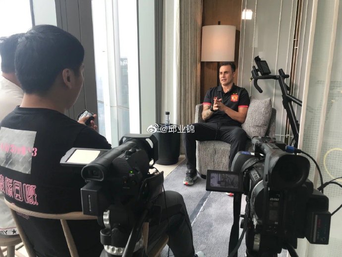 记者：卡纳瓦罗称塔利斯卡回来后，还要考虑继续引援
