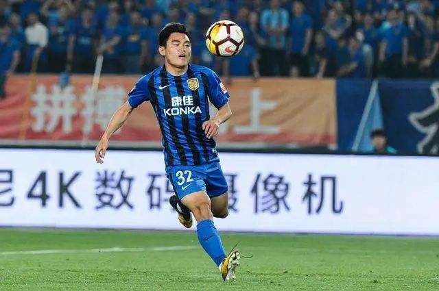 GIF：黄紫昌小角度破门，但因越位在先进球无效