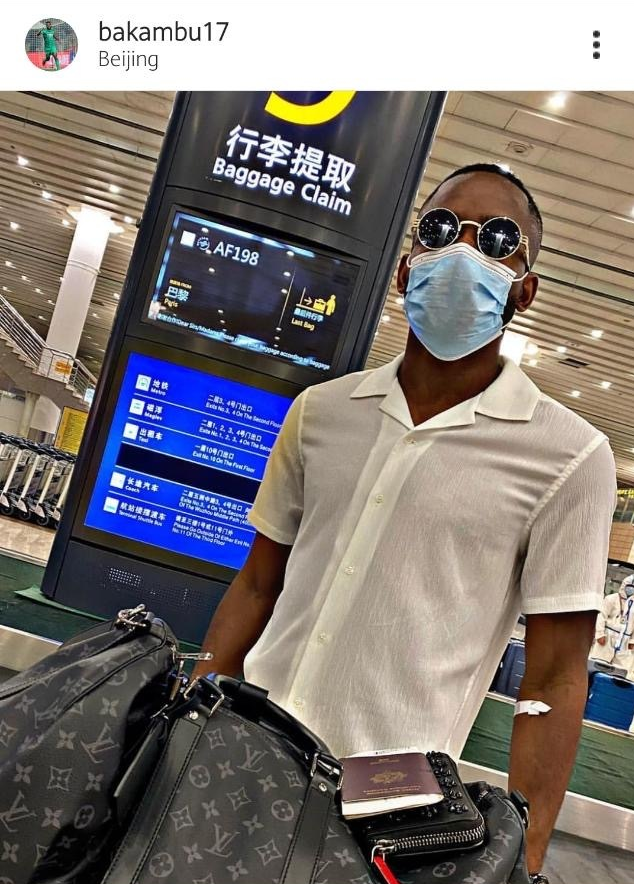 他来了!巴坎布晒照抵达中国:Hello Beijng